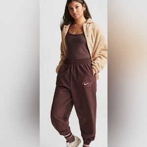 New Nike  w stretch.